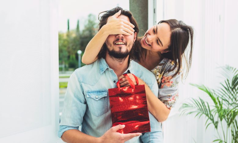 How to Find a Memorable Birthday Gift for Husband In Low Price